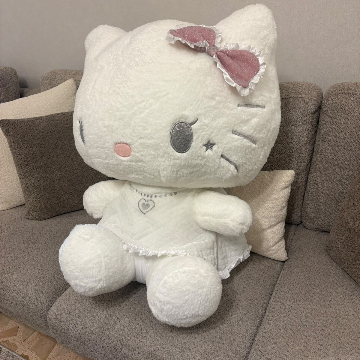 HUGE Hello Kitty Plush Doll 90 cm – Giant White Dress Stuffed Animal & Bedroom Decor