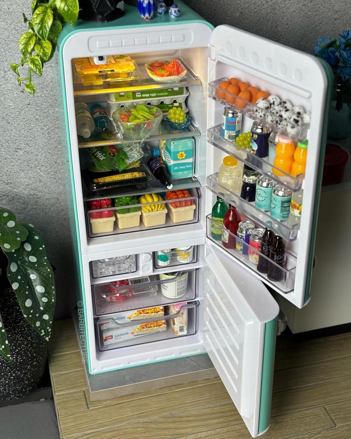 Miniature Light-Up Fridge & Food Figurine Ball Set