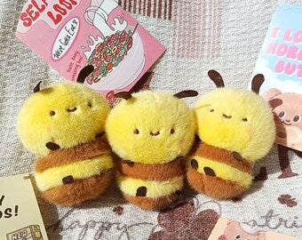 Bee plush keychain - Photo 7 | Pinky Promise