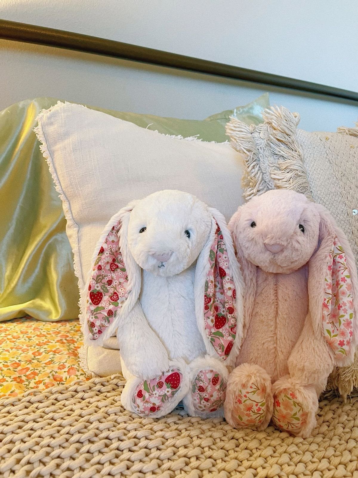 Floral and strawberry Bunny plush - white - 30 cm - Photo 6 | Pinky Promise