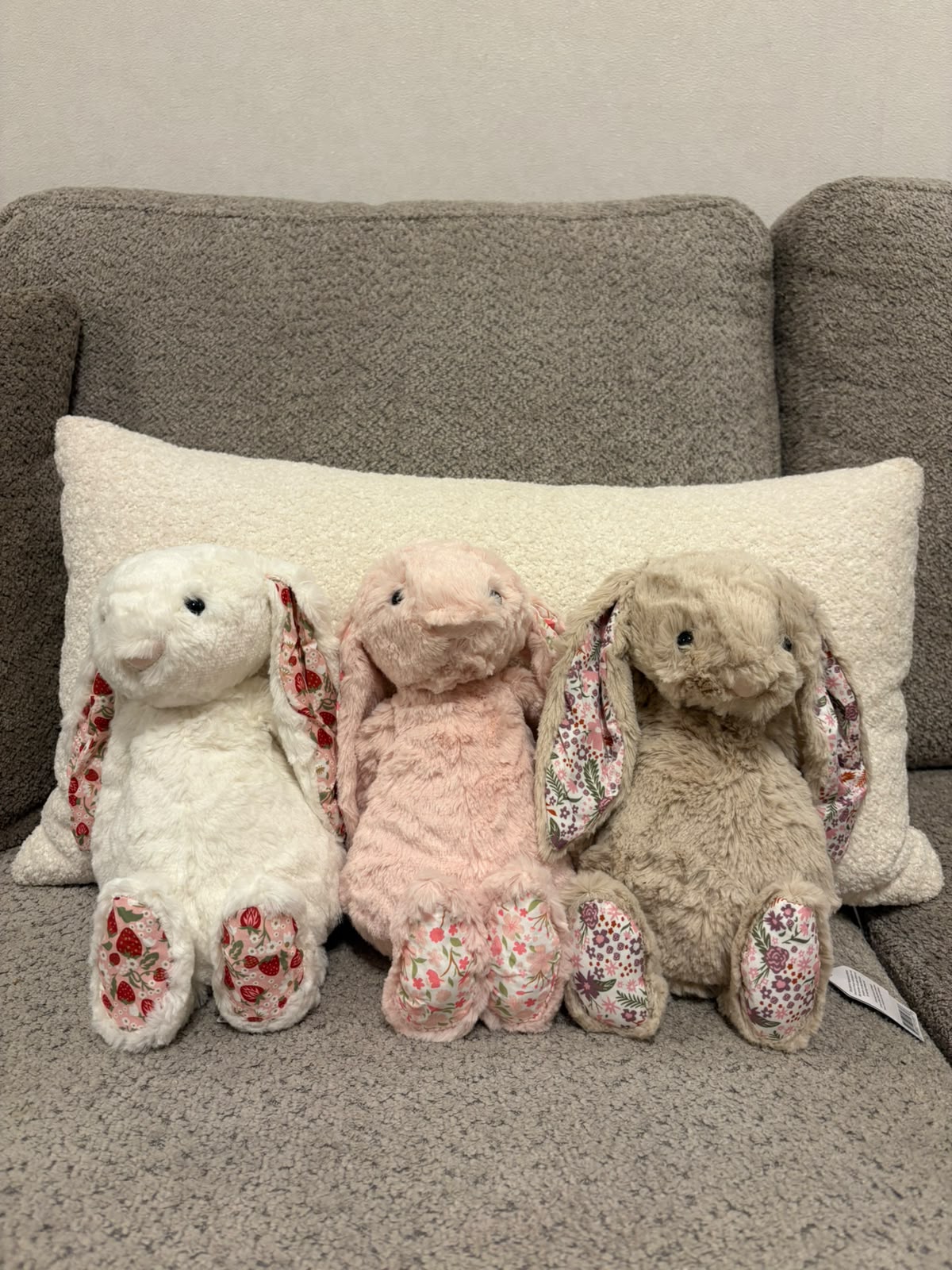 Floral and strawberry Bunny plush - white - 30 cm - Photo 8 | Pinky Promise