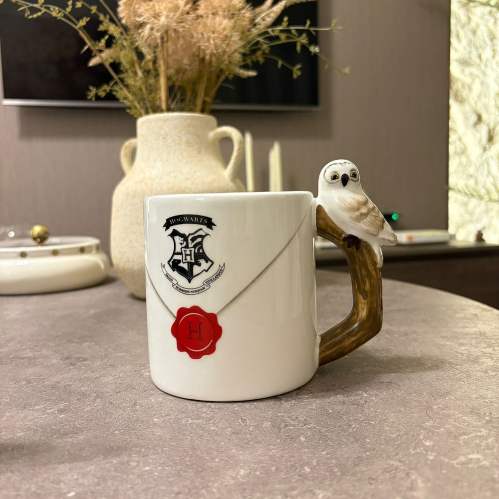Harry Potter Hogwarts mug featuring a 3D owl handle - Pinky Promise