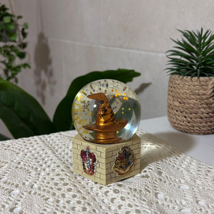 Harry Potter Sorting Hat 9cm Mini Snow Globe – Hogwarts Crests Base Desk Decor | Pinky Promise