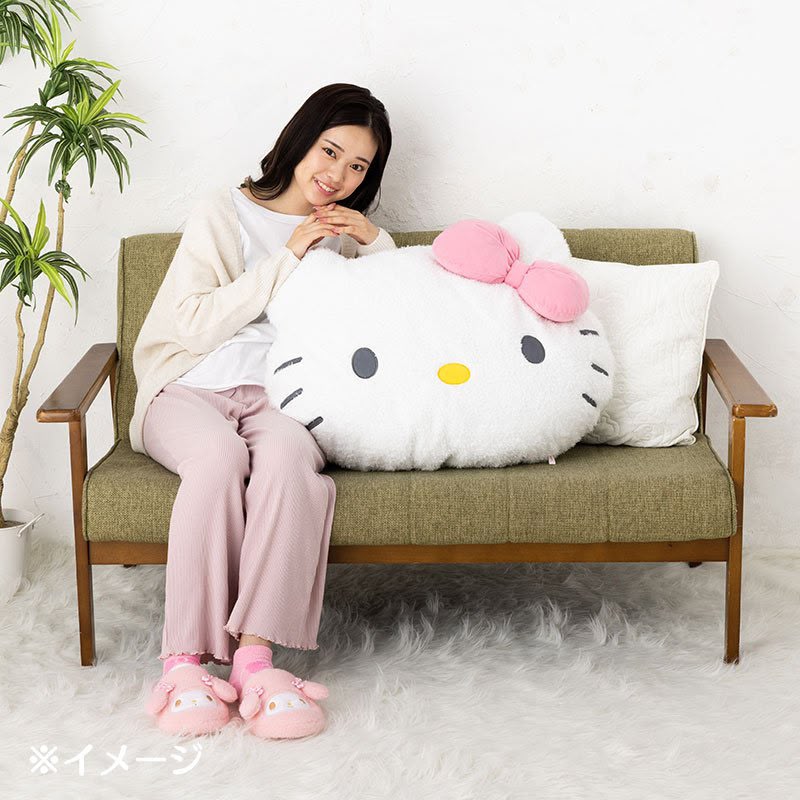 Hello kitty pillow - Close Up | Pinky Promise