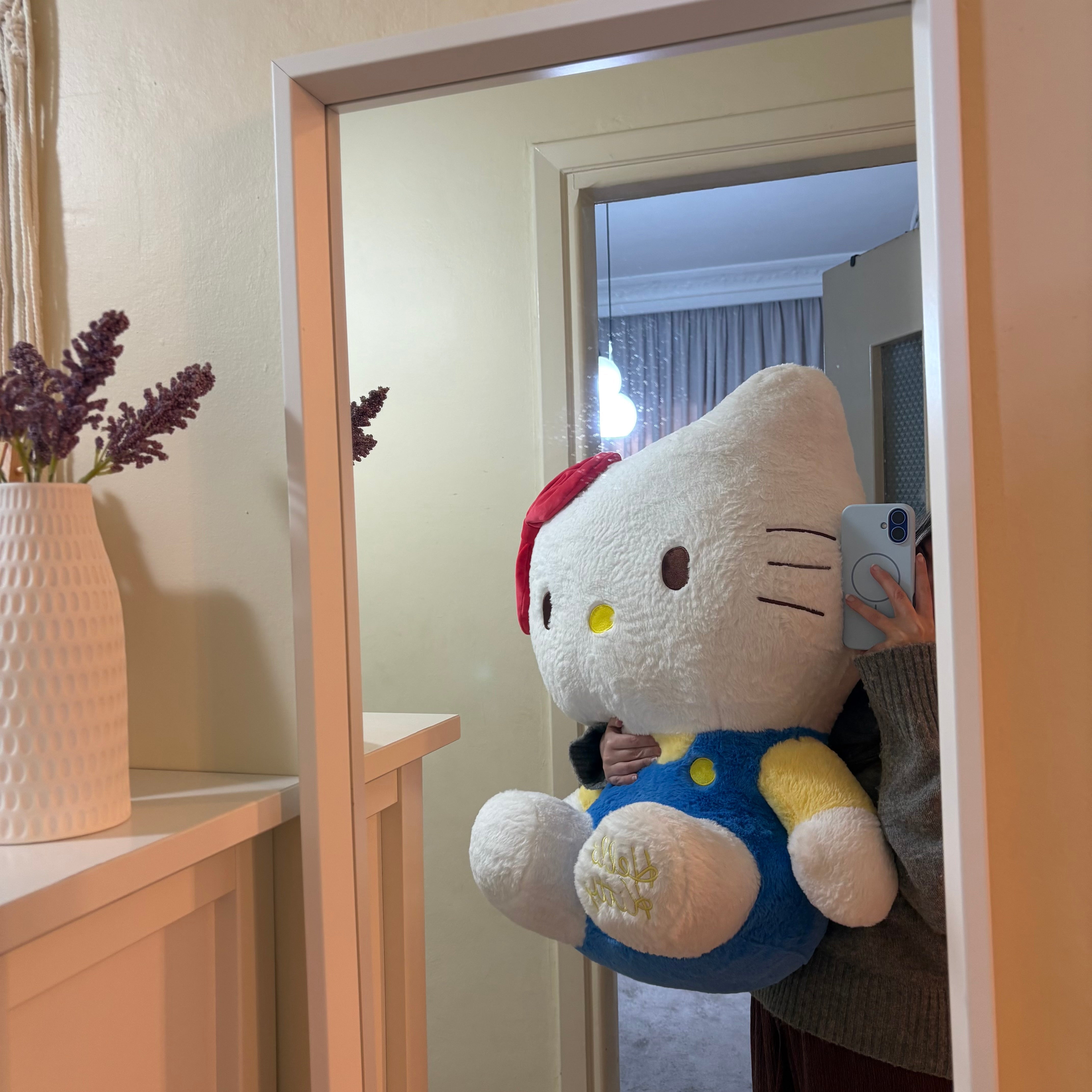 HUGE hello kitty plush toy - 80 cm - Photo 4 | Pinky Promise