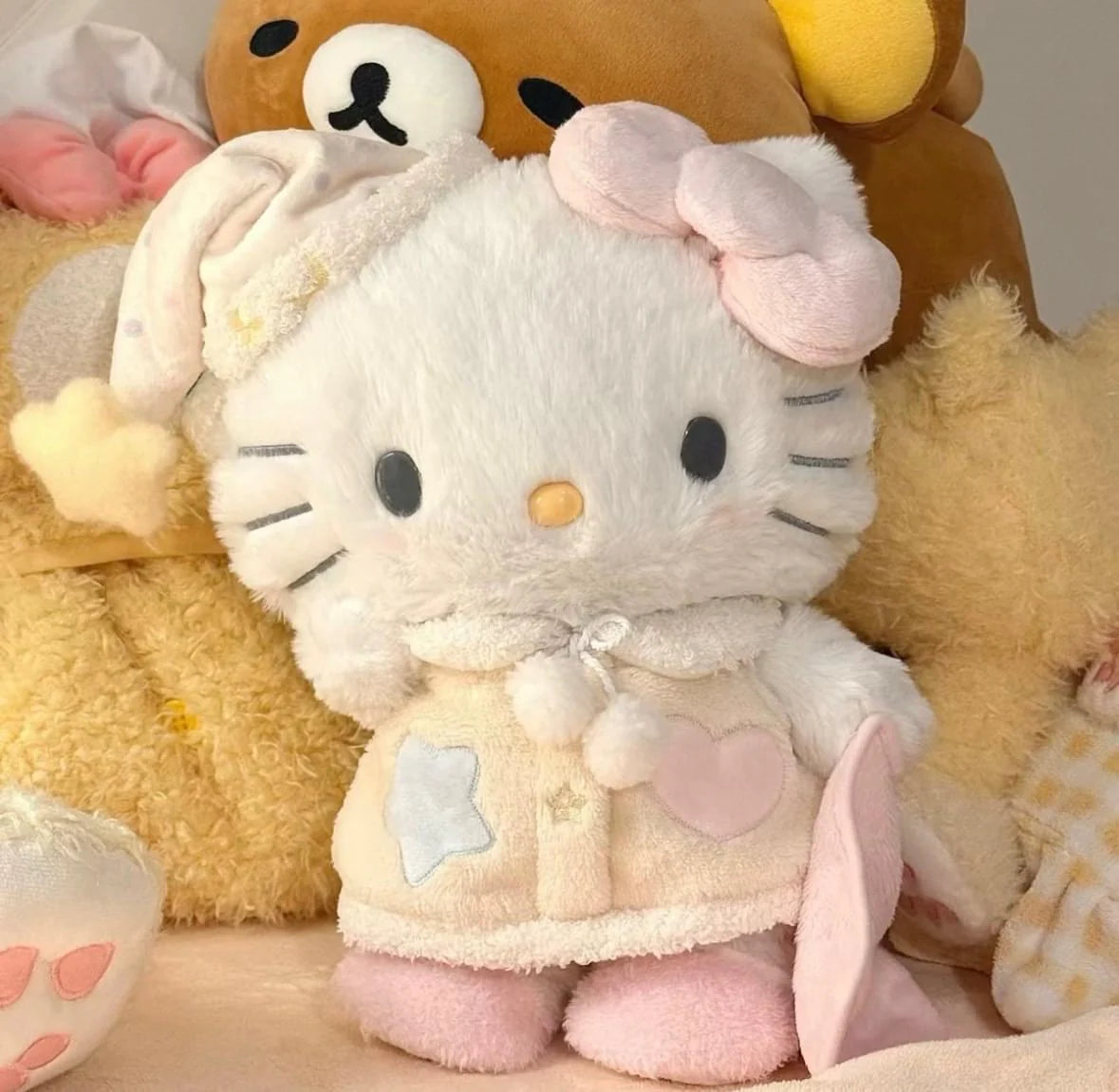 Sleepy Time Hello Kitty Plush Toy – Bedtime Pajama Cuddly Stuffed Animal - 45 cm - Photo 4 | Pinky Promise