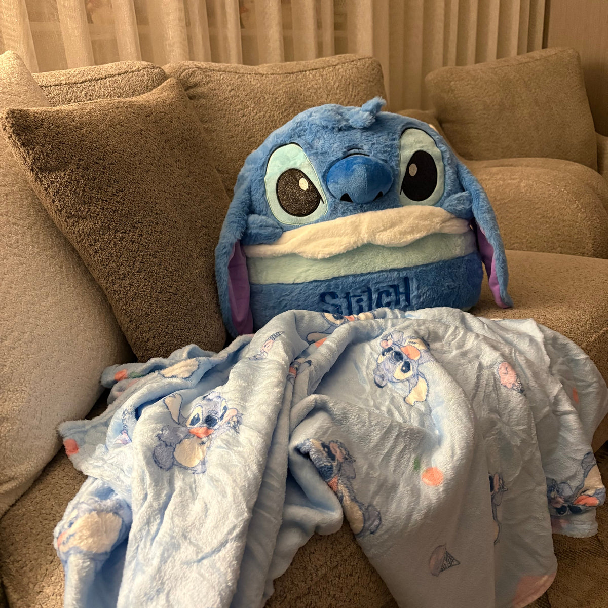 Stitch 2 in 1 pillow and blanket - Photo 7 | Pinky Promise